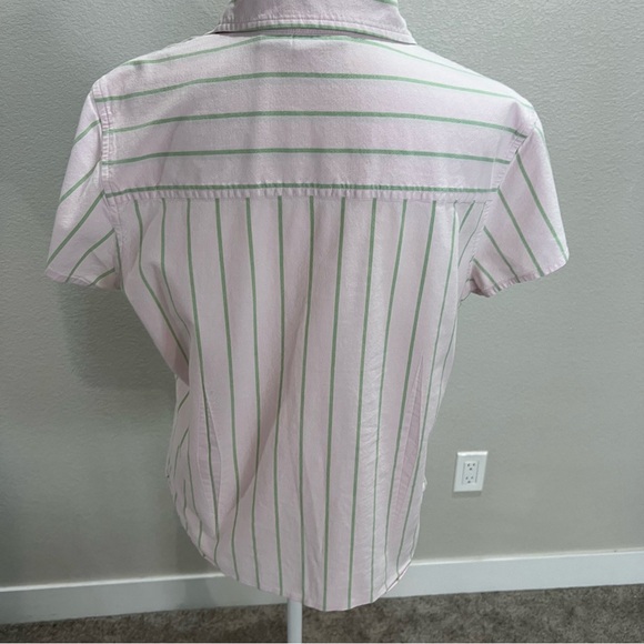 Women’s Buttons Down Short Sleeve Shirt - Large - Picture 6 of 11